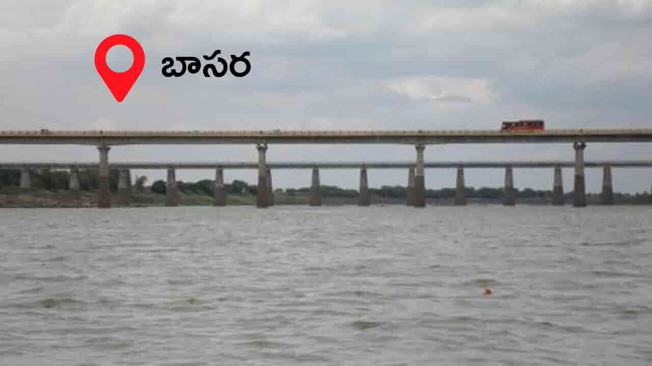 బాసరలో అప్పుల బాధ తాళలేక కుటుంబం ఆత్మహత్యాయత్నం.. తండ్రీ కూతురు గల్లంతు