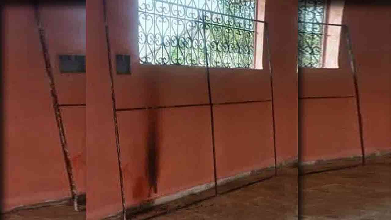 Kamareddy Incident | హనుమాన్ చాలీసా ఫ్లెక్సీకి నిప్పు.. కామారెడ్డి జిల్లాలో ఉద్రిక్త పరిస్థితులు