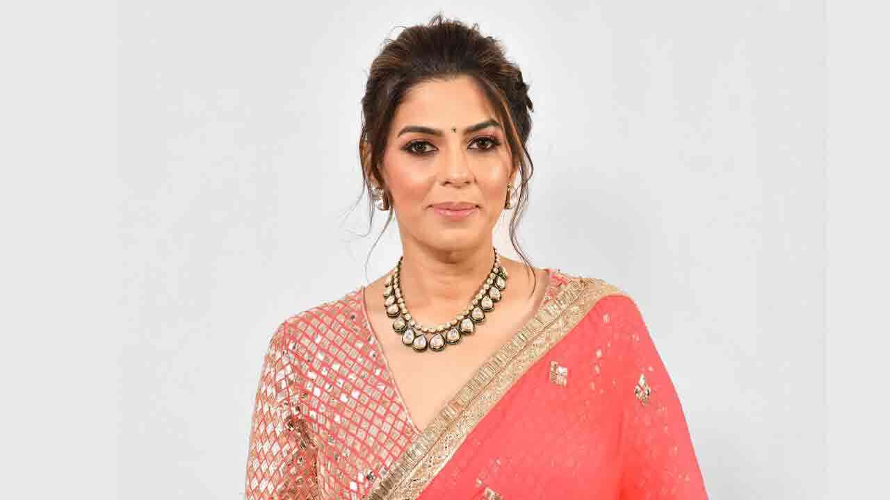 షారుక్ ఖాన్ మేనేజర్ పూజా దద్లానీ గురించి తెలుసా.. వందల కోట్ల ఆస్తి ఆమె సొంతం