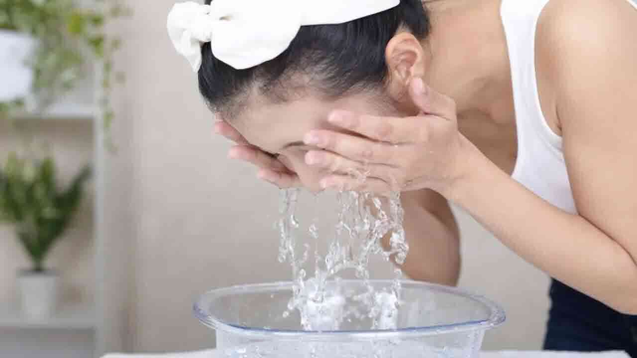 ముఖం తల తల మెరిసిపోవాలంటే ఇలా చేయండి.. ఈ ట్రిక్స్ తో నిగారింపు మీ సొంతం 