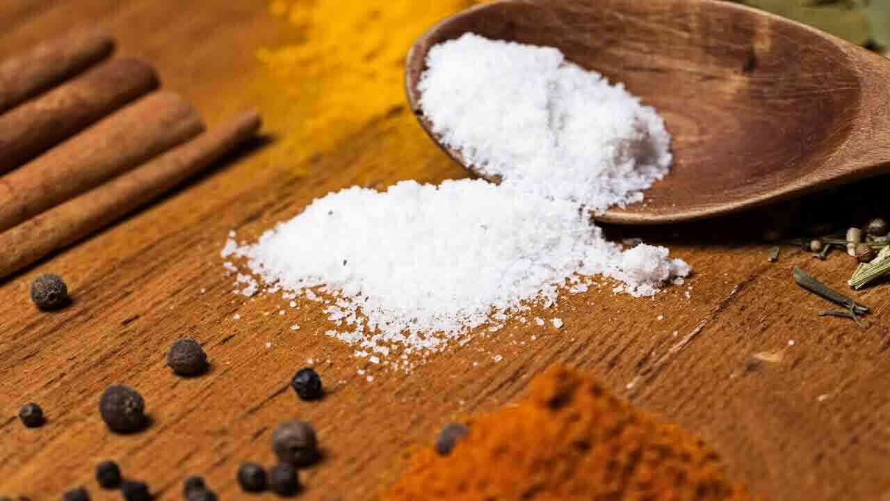 Salt Side Effects | కూరల్లో ఉప్పు వాడుతున్నారా.. తస్మాత్ జాగ్రత్త..