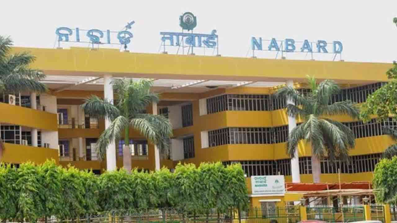 పదో తరగతి విద్యార్హతతో నెలకు 35 వేల జీతం.. గోల్డెన్ ఛాన్స్ మిస్ కావద్దు 