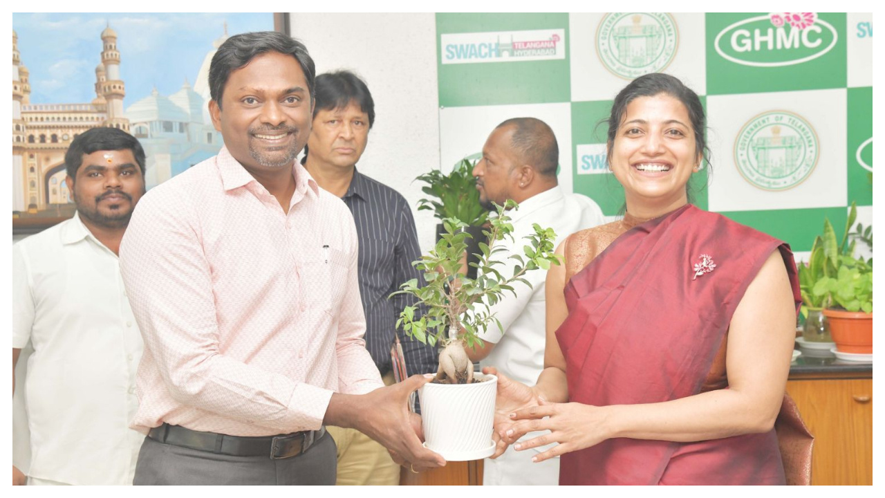 కేంద్రం కీలక నిర్ణయం: ఆమ్రపాలి, రోనాల్డ్ రోస్ ల‌ను ఏపీ కేడర్ కు కేటాయింపు