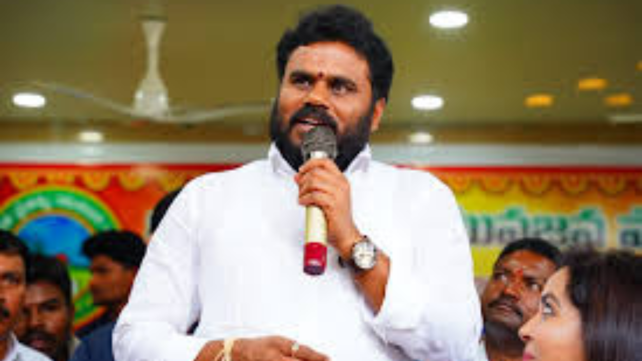 టీటీడీలో నెయ్యి వివాదం.. తిరుమలకు వేయి ఆవులు ఇచ్చేందుకు ముందుకు వచ్చిన బడా నేత.!