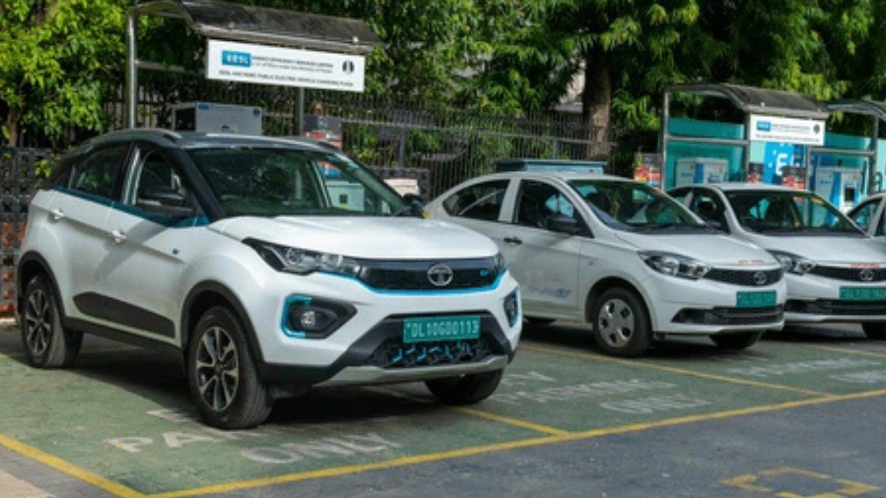 తెలంగాణ ప్రభుత్వం కీలక నిర్ణయం.. ఎలక్ట్రికల్ వాహనాలు కొనుగోలు చేసే వారికి ప్రోత్సాహం