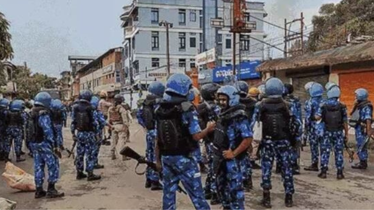 మణిపూర్ లో కొనసాగుతున్న అల్లర్లు.. అదనంగా 5000 బలగాలు 