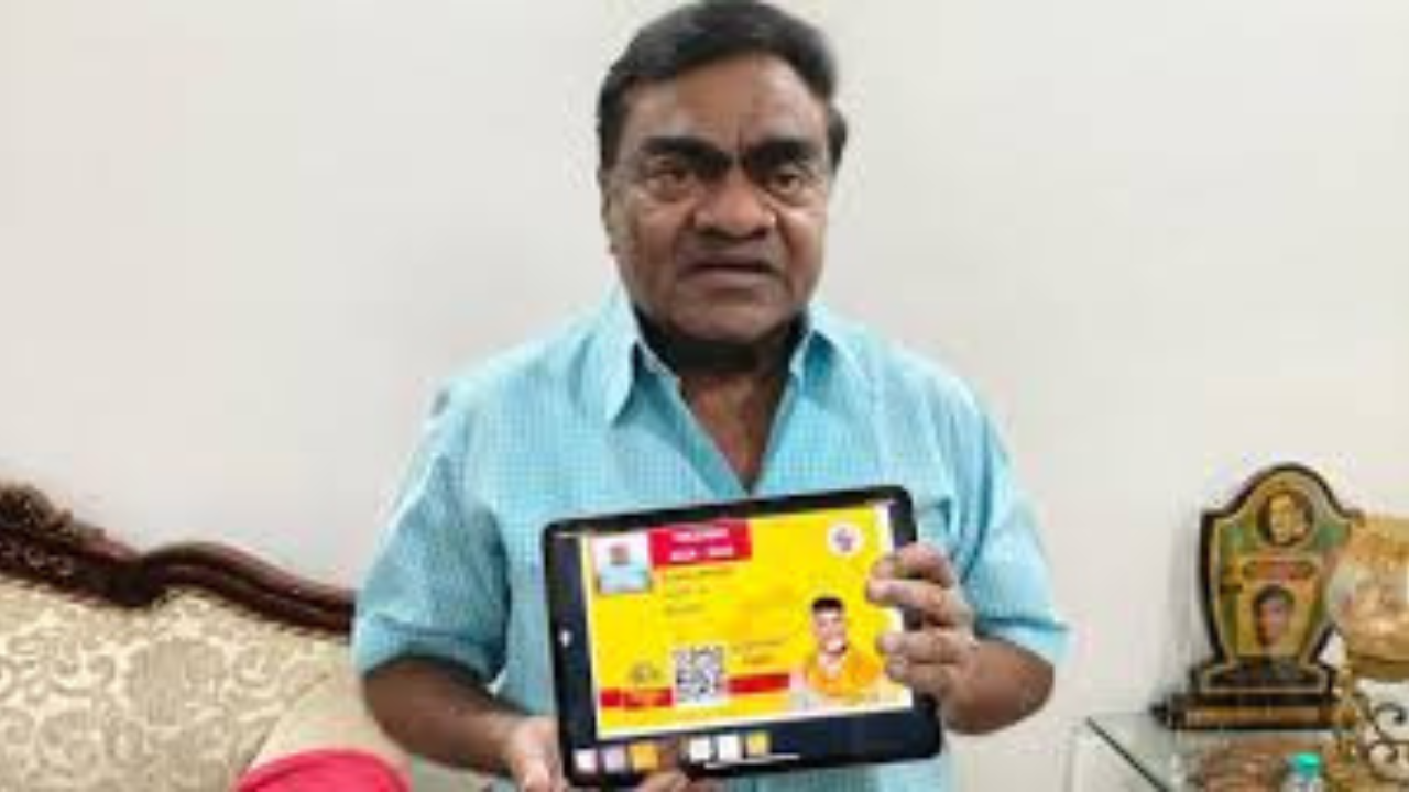 టిడిపిలోకి రీఎంట్రీ ఇచ్చిన మాజీ మంత్రి బాబు మోహన్.. తెలంగాణలో మళ్లీ యాక్టివ్ పాలిటిక్స్ 