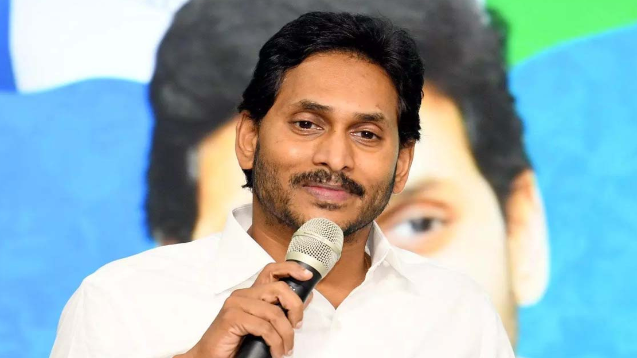 వైసీపీ అధినేత జగన్ గుడ్ బుక్ నినాదం.. అధికారుల్లో భరోసా కల్పించే ప్రయత్నమా..?