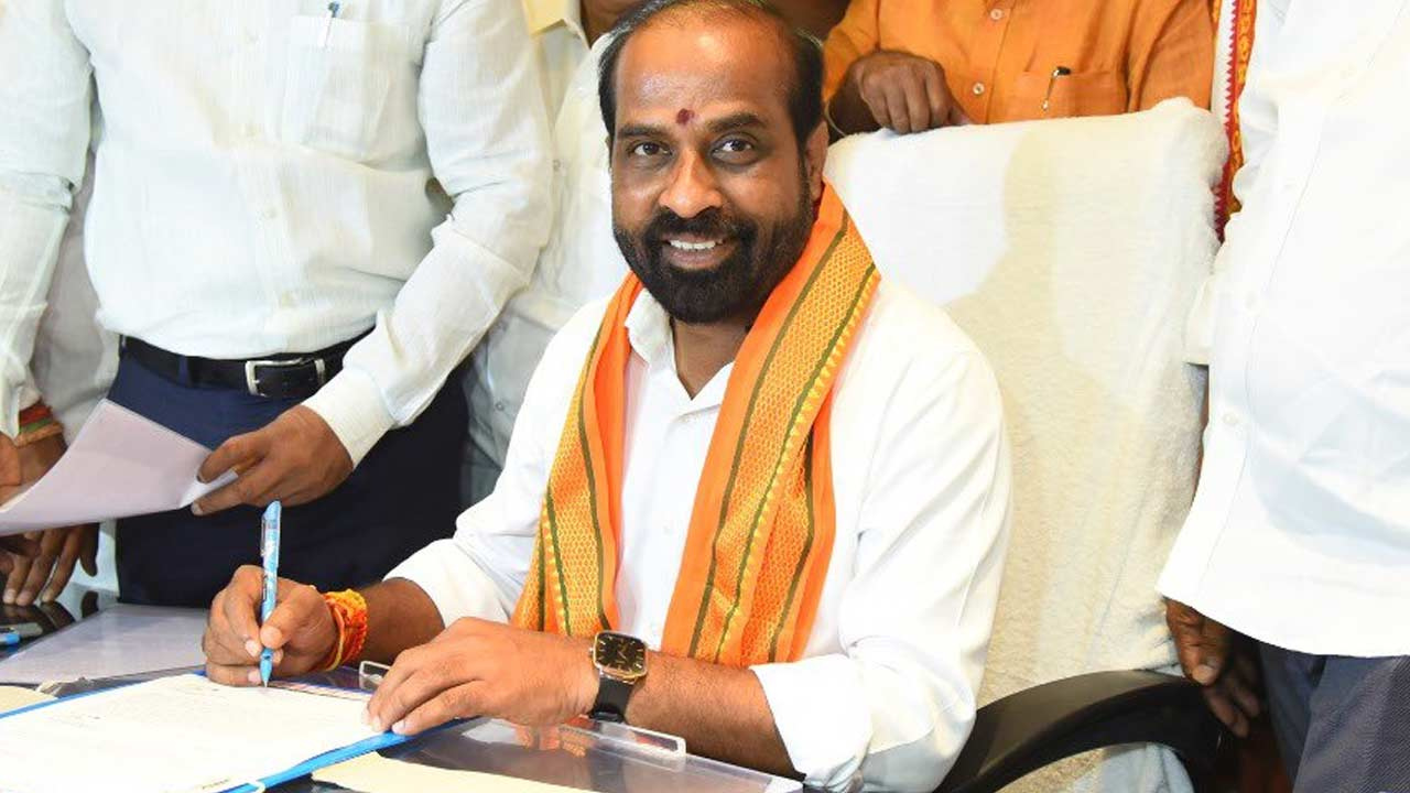 ఆరోగ్య శాఖ ఉద్యోగులకు షాక్.. ఇకపై విధులకు డుమ్మా కొడితే షోకాజ్ నోటీసులు 