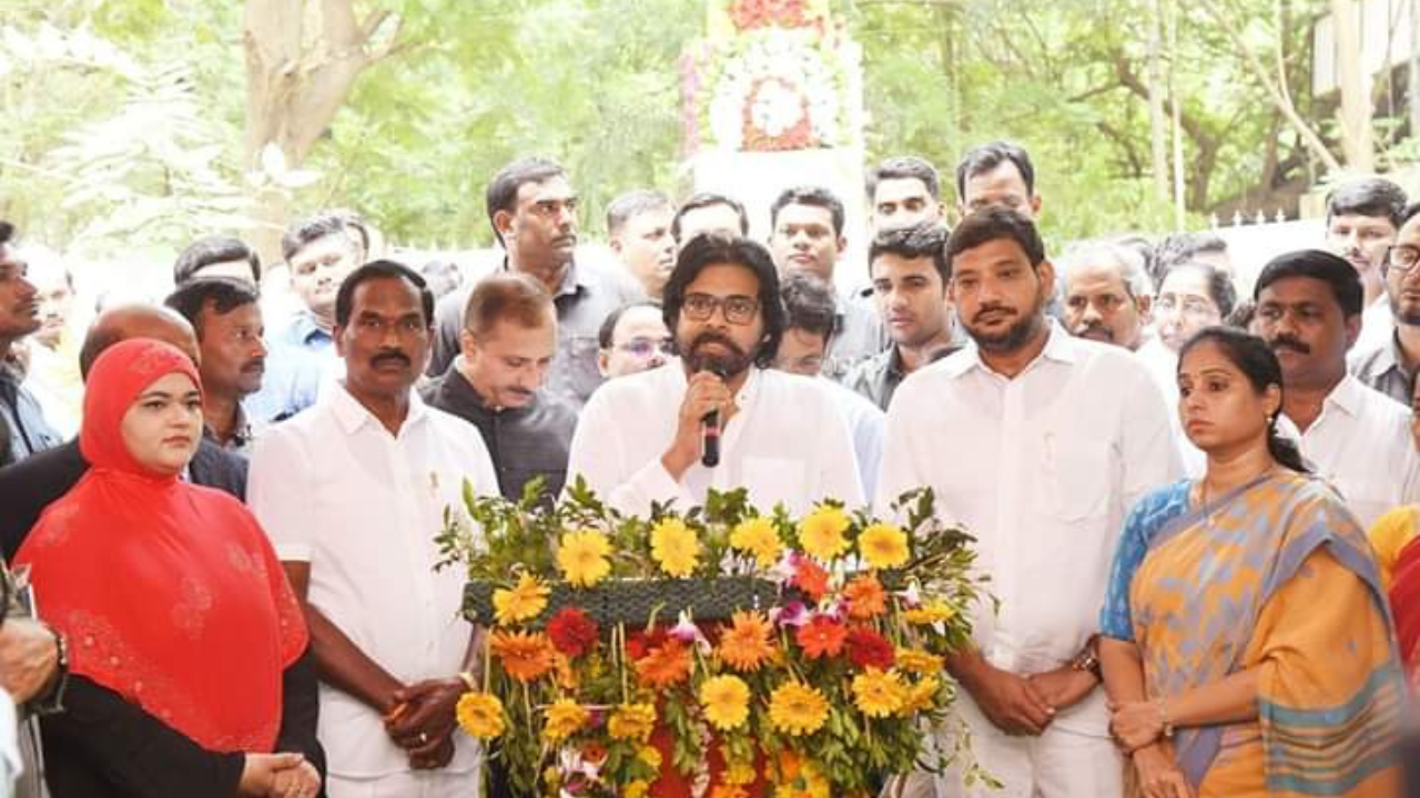 అధికారులపై ఈగ వాలినా మీదే బాధ్యత.. జగన్‌ను హెచ్చరించిన పవన్‌ కల్యాణ్‌