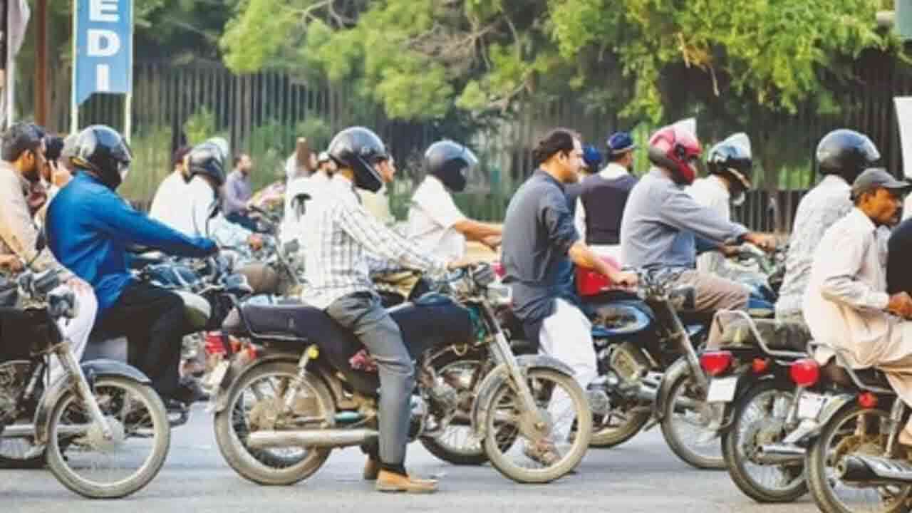 బైక్ డ్రైవింగ్ వస్తే చాలు 65 వేల జీతంతో ఉద్యోగం.. ఈ అవకాశం అస్సలు మిస్ కావద్దు 