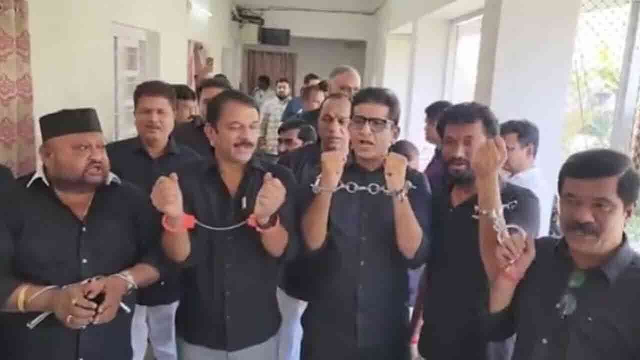 తెలంగాణ అసెంబ్లీలో రచ్చ రచ్చ.. రైతులకు బేడీలపై బీఆర్ఎస్ ఎమ్మెల్యేల నిరసన 