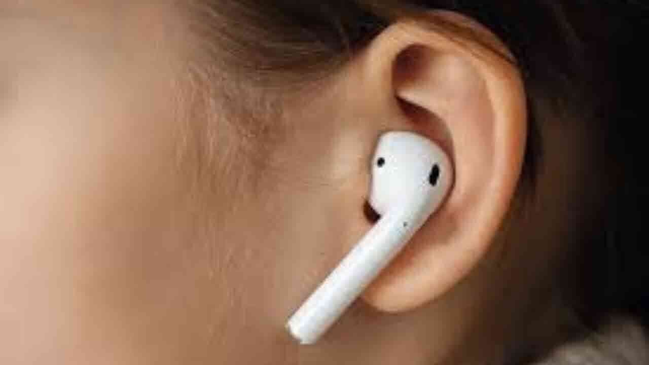 ఇయర్ ఫోన్స్ ఎక్కువగా వాడుతుంటే ఈ తిప్పలు తప్పవు.. జాగ్రత్తలతోనే చెవి సమస్యలకు చెక్