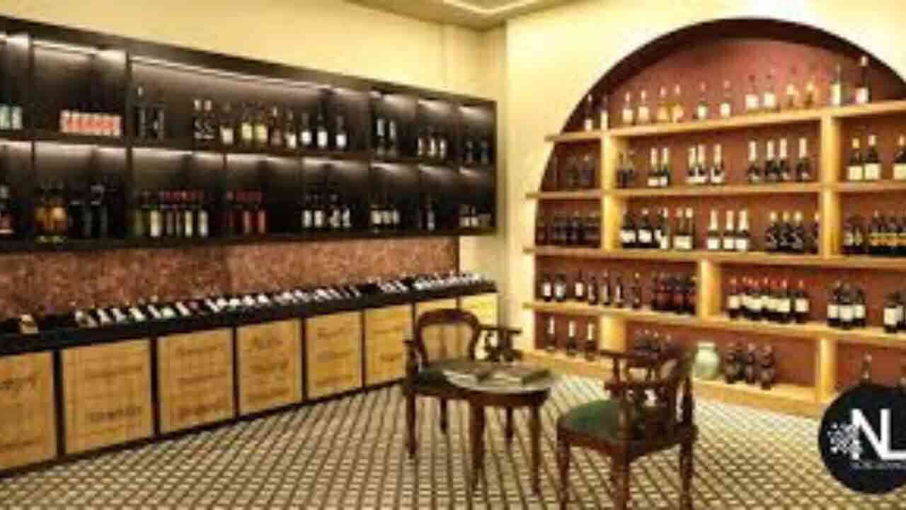 మందుబాబులకు గుడ్ న్యూస్.. ఇకపై అందుబాటులోకి లిక్కర్ ప్రీమియం స్టోర్లు 