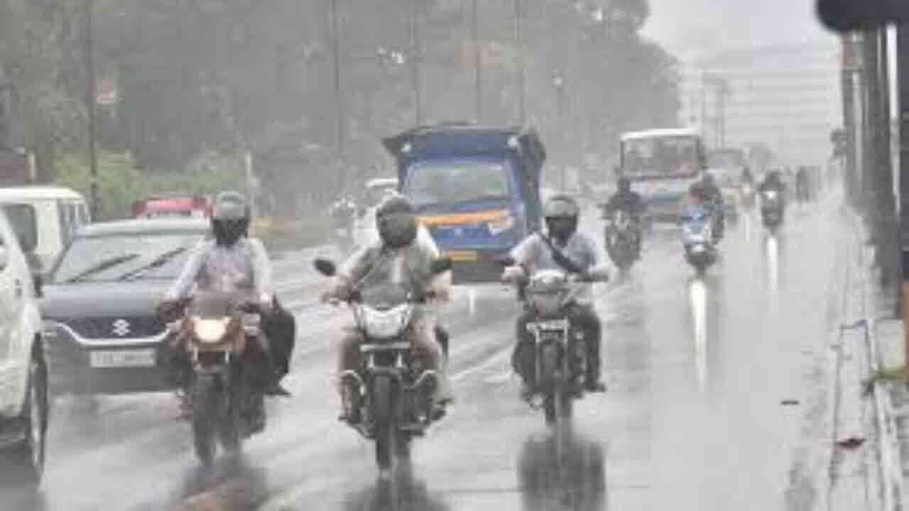 కొనసాగుతున్న తీవ్ర అల్పపీడనం.. నేడు కోస్తాలో భారీగా వర్షాలు 