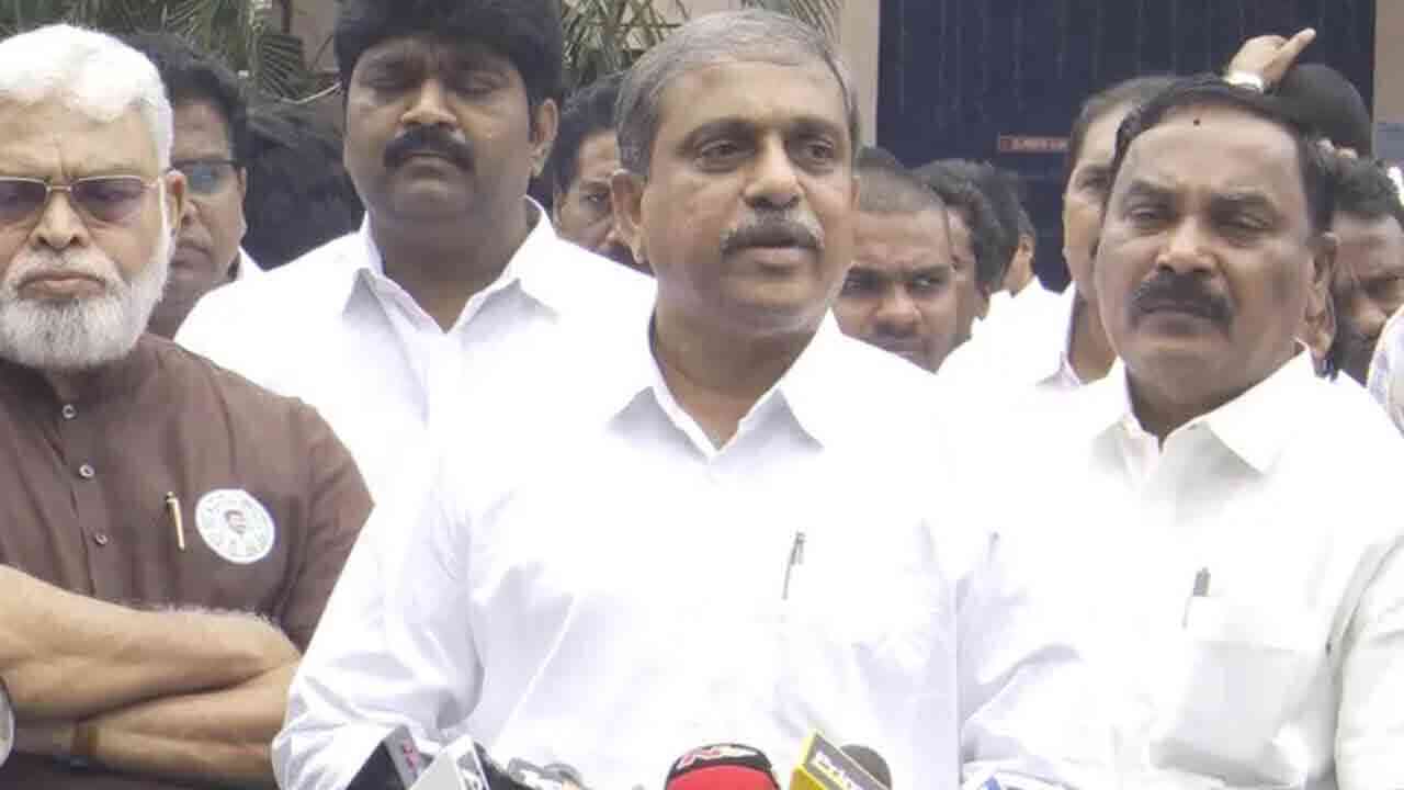 నక్సలైట్లను అరెస్టు చేసినట్లుగా వైసిపి క్యాడర్ అరెస్టులు : సజ్జల రామకృష్ణారెడ్డి