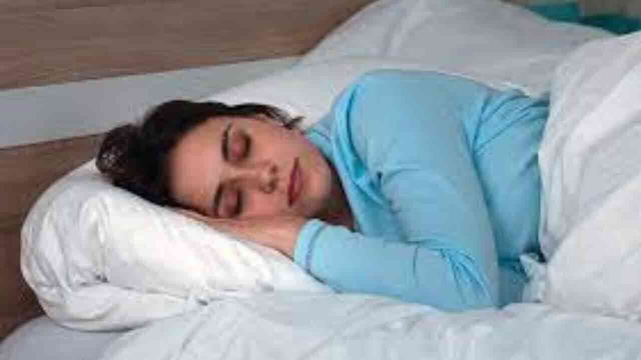 కునుకు రావడం లేదా.. కంటి నిండా నిద్ర కోసం ఈ డైట్ తప్పనిసరి