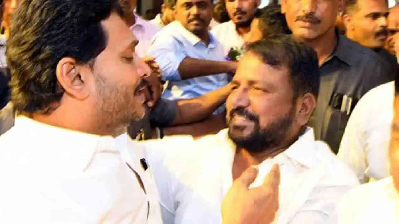 వైసీపీలోకి మాజీ మంత్రి.. ఇప్పటికే జగన్ తో పూర్తయిన సంప్రదింపులు