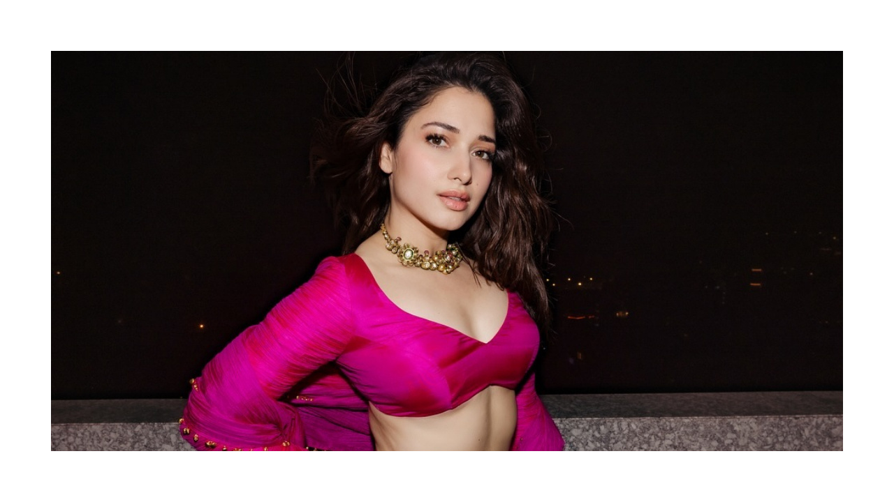 Tamannaah Bhatia |  పింక్ క‌ల‌ర్ డ్రెస్‌లో మ‌త్తెక్కిస్తున్న మిల్కీ బ్యూటీ తమన్నా