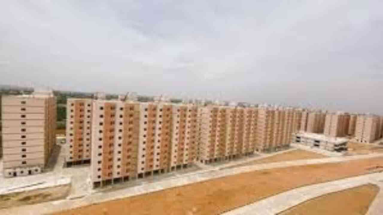 డబుల్ బెడ్ రూమ్ ఇళ్ల పంపిణీకి ముహూర్తం ఫిక్స్.. తొలి విడత పంపిణీ చేసేది అక్కడే.!