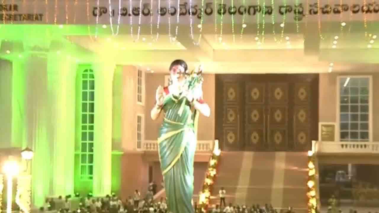 17 అడుగుల తెలంగాణ తల్లి విగ్రహాన్ని ఆవిష్కరించిన సీఎం రేవంత్ రెడ్డి