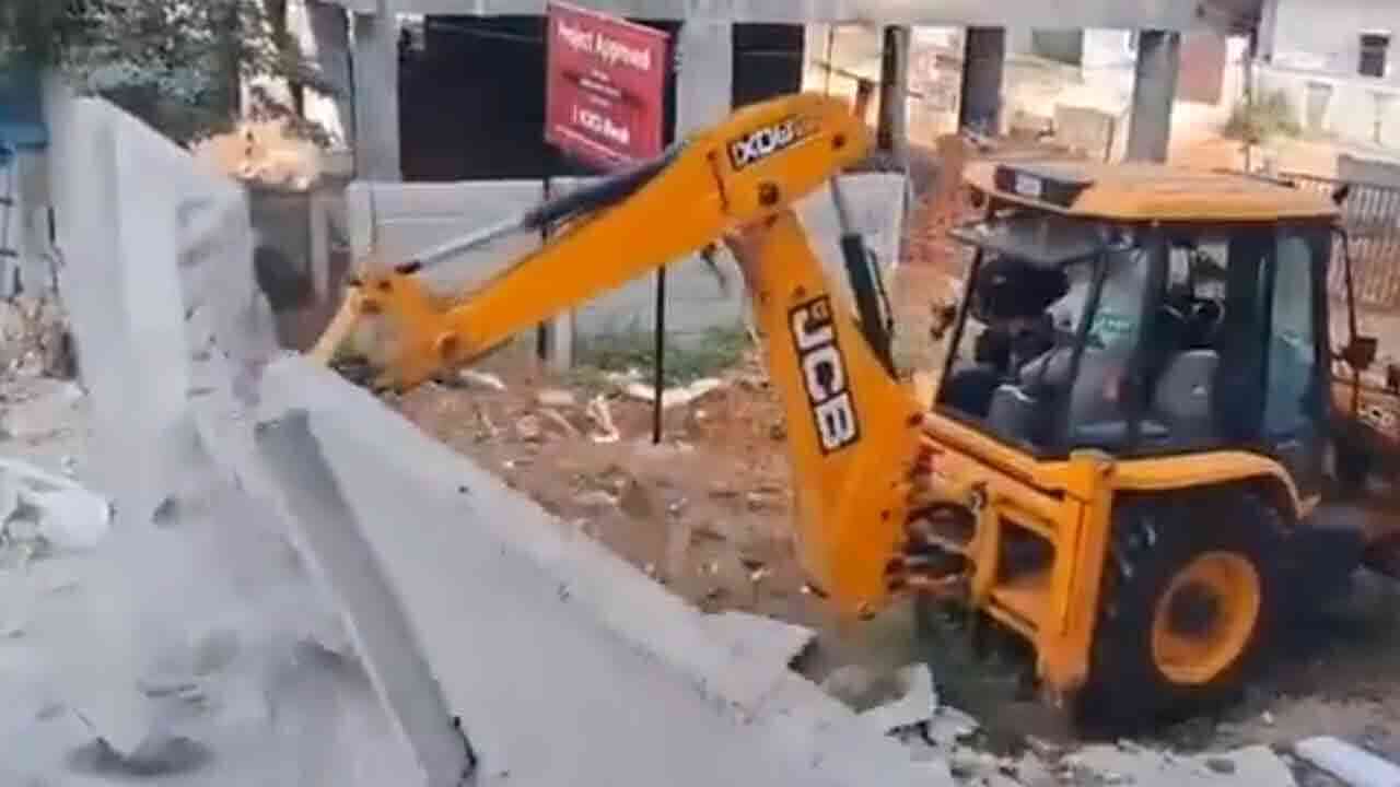 మళ్లీ మొదలైన హైడ్రా కూల్చివేతలు.. రాంపల్లిలో రెండు టీమ్స్