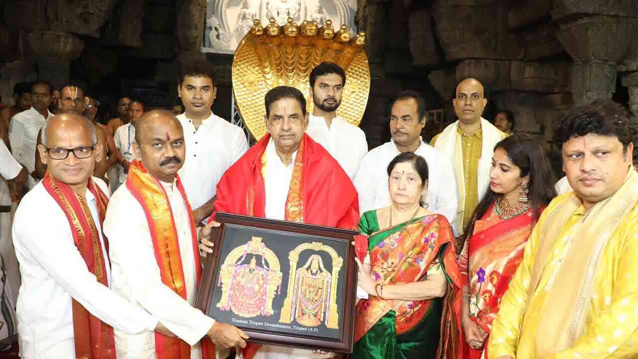 టీటీడీ చైర్మన్‌గా బీఆర్ నాయుడు ప్రమాణం.. 16 మంది పాలక మండలి సభ్యులు కూడా