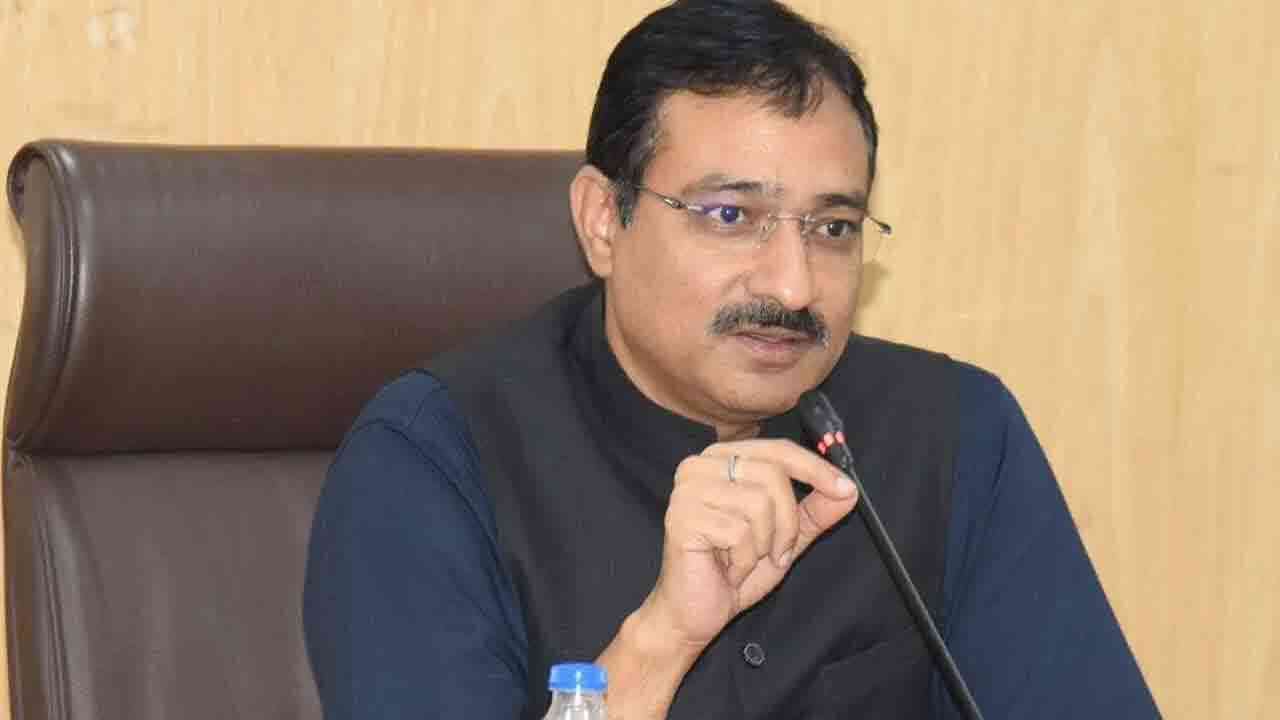 ఓట్ల లెక్కింపు కేంద్రంలో అలజడులు సృష్టిస్తే జైలుకే : సీఈవో ముఖేష్ కుమార్ మీనా 