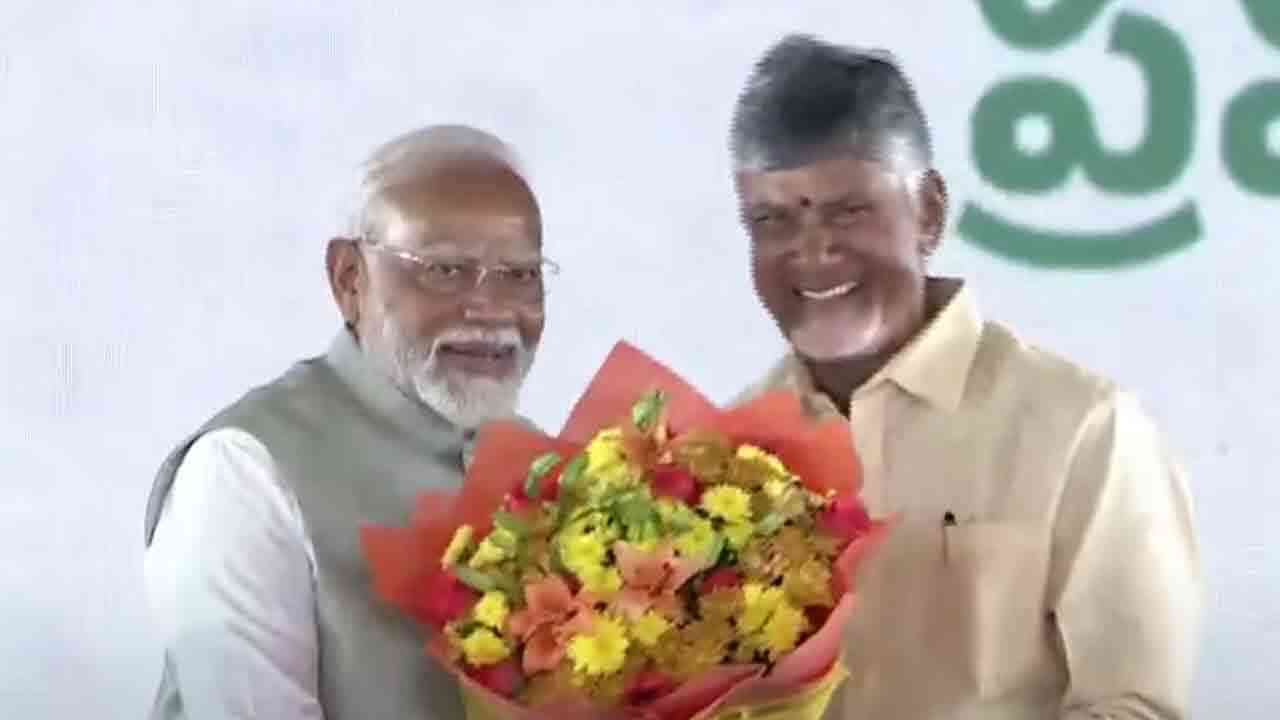 చంద్రబాబు కళ్లల్లో నీళ్లు.. ప్రధాని మోదీని హత్తుకొని భావోద్వేగం