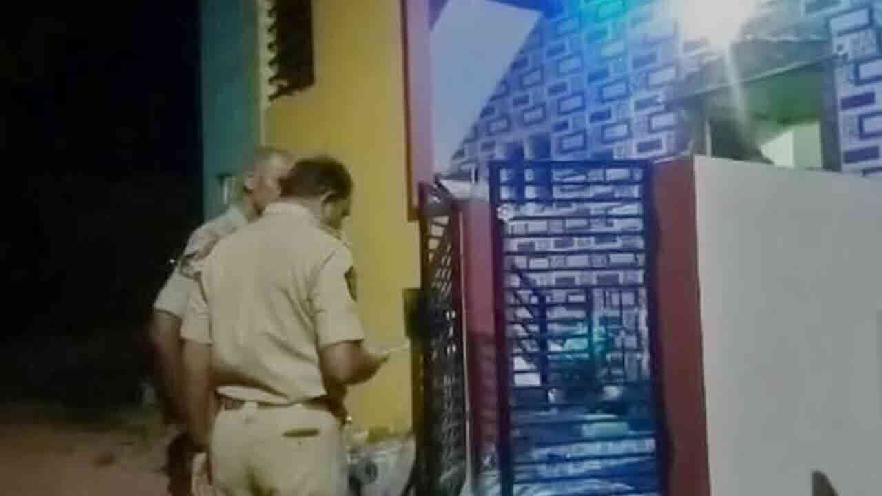 మదనపల్లెలో దారుణ హత్య.. కత్తులు, కొడవళ్లతో యువకుడిని హతమార్చిన 20 మంది 