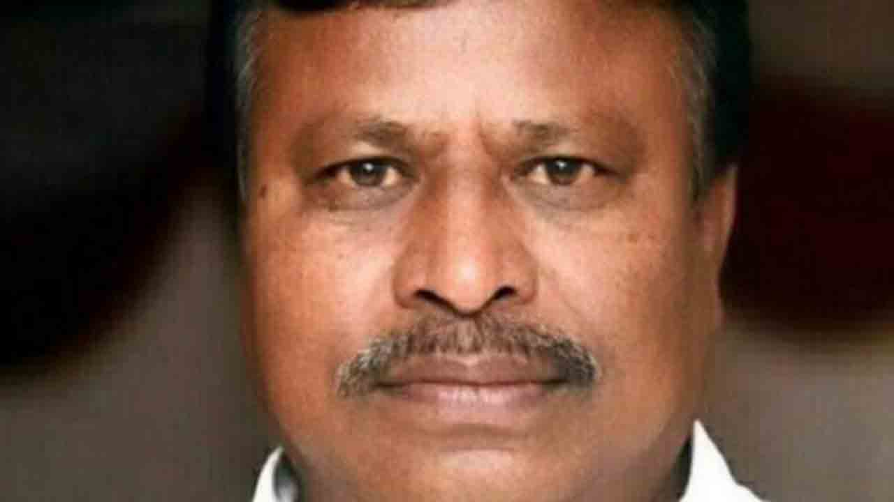 Hyderabad Journalist Suicide | వెంటాడిన ఆర్థిక ఇబ్బందులు.. ఉరికొయ్యకు మరో జర్నలిస్ట్