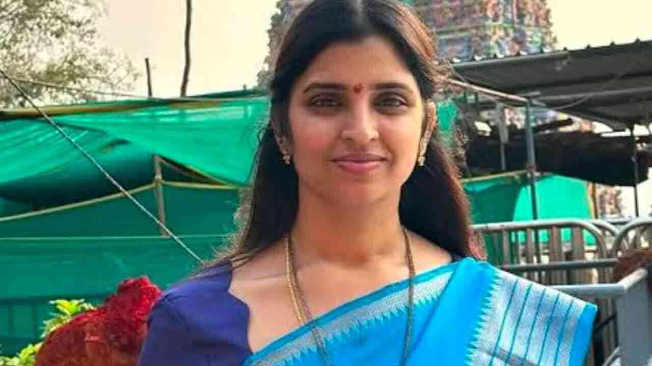 పంజాగుట్ట పోలీస్ స్టేషన్‌లో విచారణకు హాజరైన యాంకర్ శ్యామల