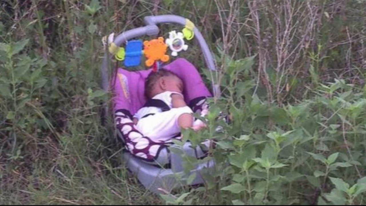 ముళ్ల పొదల్లో నవజాత శిశువు ...కాపాడిన అంబులెన్స్‌ సిబ్బంది