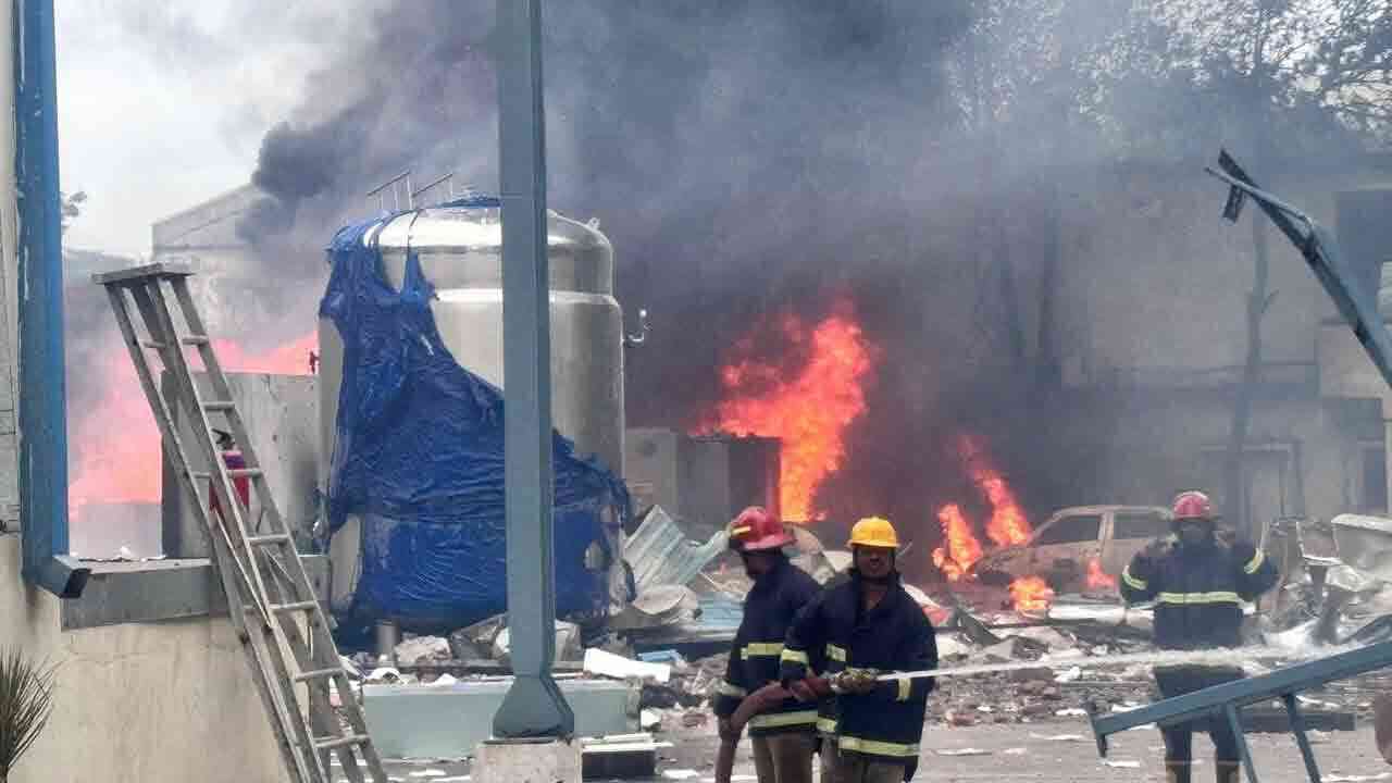 పాశమైలారంలో భారీ పేలుడు.. 20 మంది మృతి