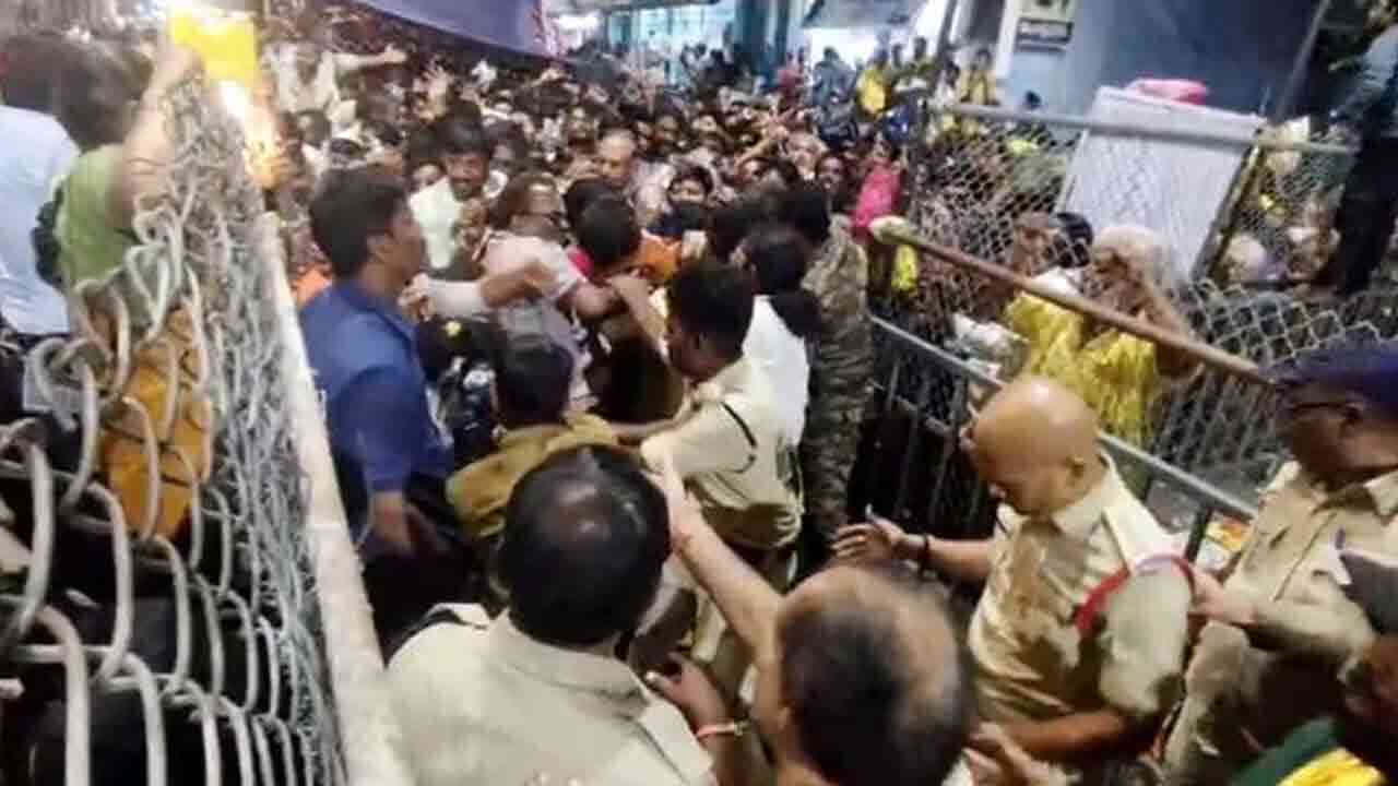 Tirupati Stampade | తిరుపతిలో ఘోర విషాదం.. తొక్కిసలాటలో ఆరుగురు దుర్మరణం