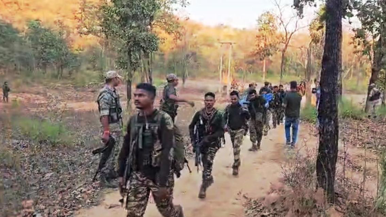 12 నక్సల్స్ హతం... ఛత్తీస్‌గఢ్‌లో భారీ ఎన్‌కౌంటర్...