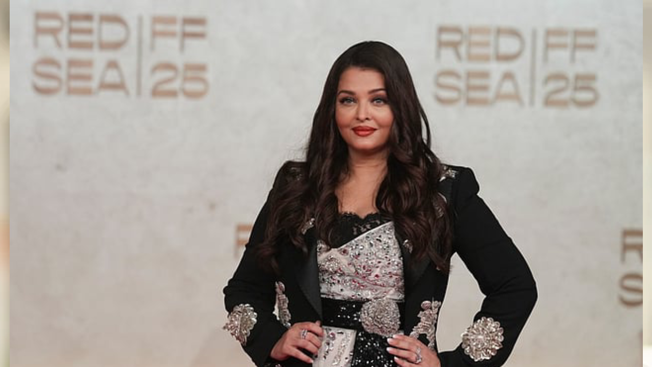 రెడ్ సీ ఫిల్మ్ ఫెస్టివ‌ల్‌లో ఐశ్వర్య మెరుపులు