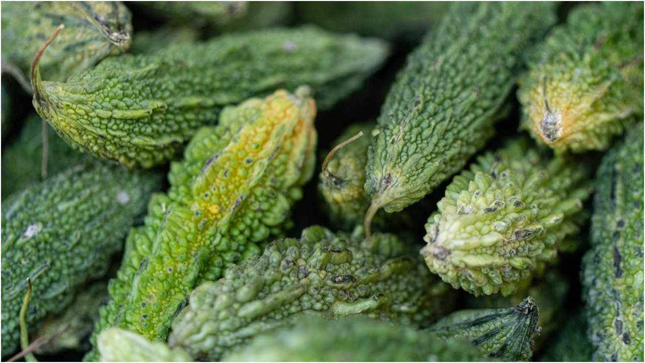 కాకరకాయ వీళ్లు అస్సలు తినకూడదు..ఎందుకో తెలుసా 