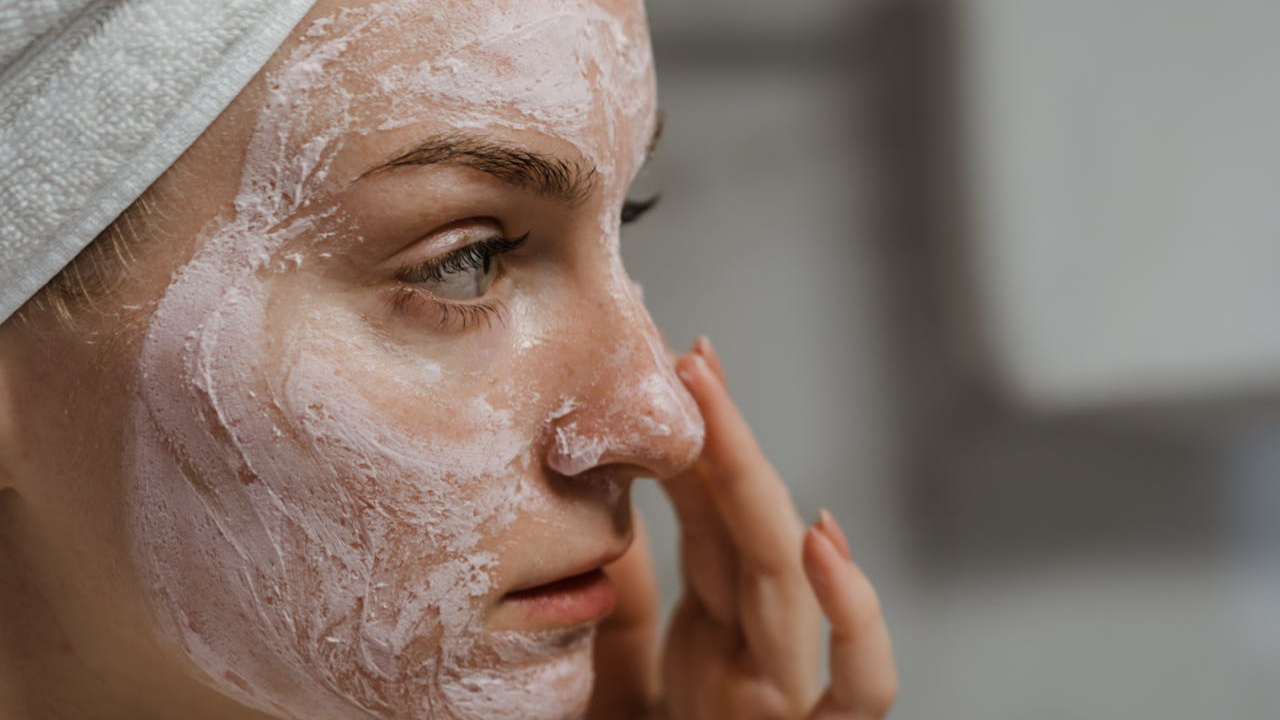 బియ్యంపిండిలో వీటిని కలిపి ప్యాక్ వేసుకుంటే..మెరిసే చర్మం మీ సొంతం 