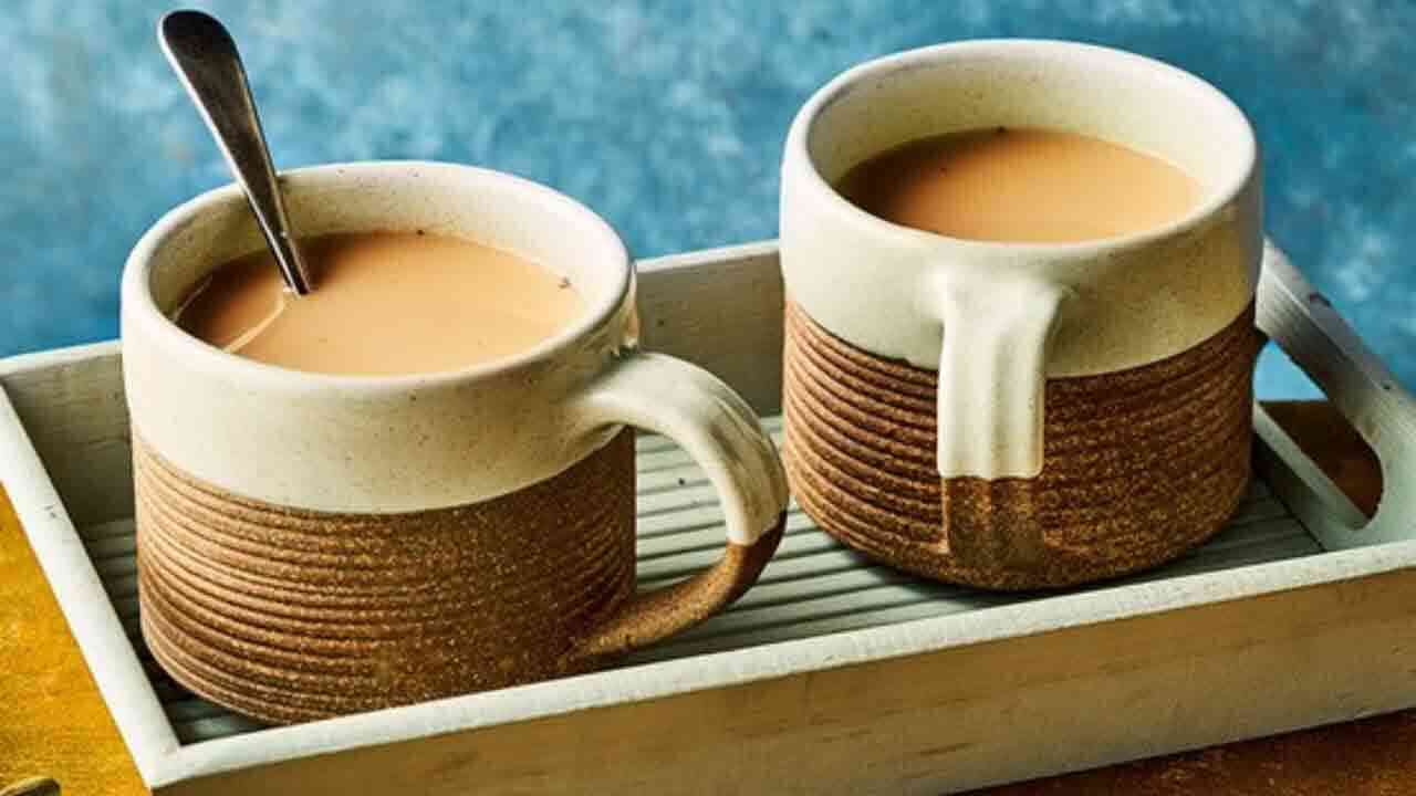 రోజుకు ఎన్ని కప్పుల టీ తాగాలో తెలుసా.. పరిధి దాటితే ఈ సమస్యలు తప్పవు.!