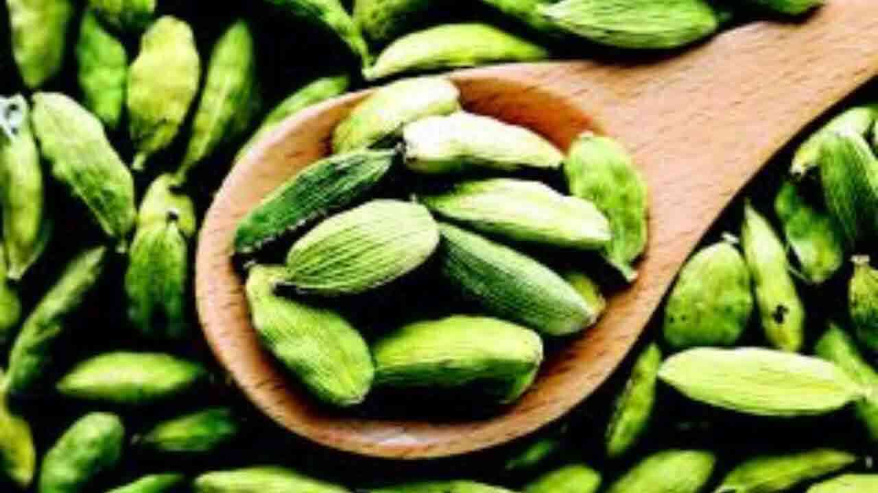 పచ్చి యాలకులతో ఎంతో మేలు.. మీరు ట్రై చేయండి.!