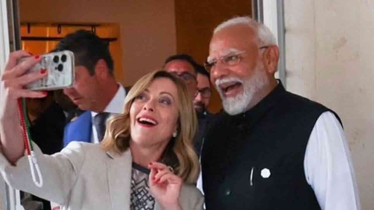 Pic of the Day | వైరల్ అవుతోన్న Melodi సెల్ఫీ.. 