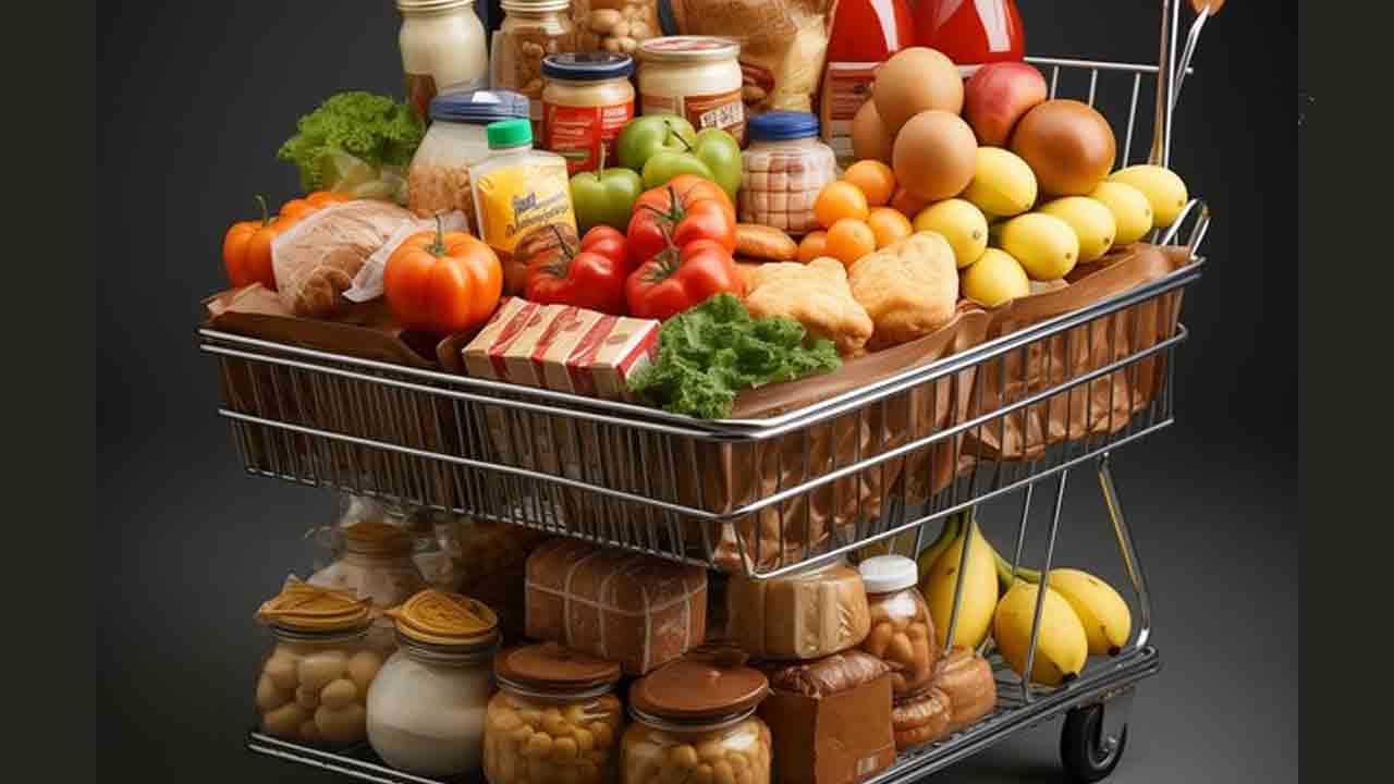 నిత్యావసరాల ధరల తగ్గుదలపై కేంద్రం అంచనాలు.. వర్షాలపైనే భారం