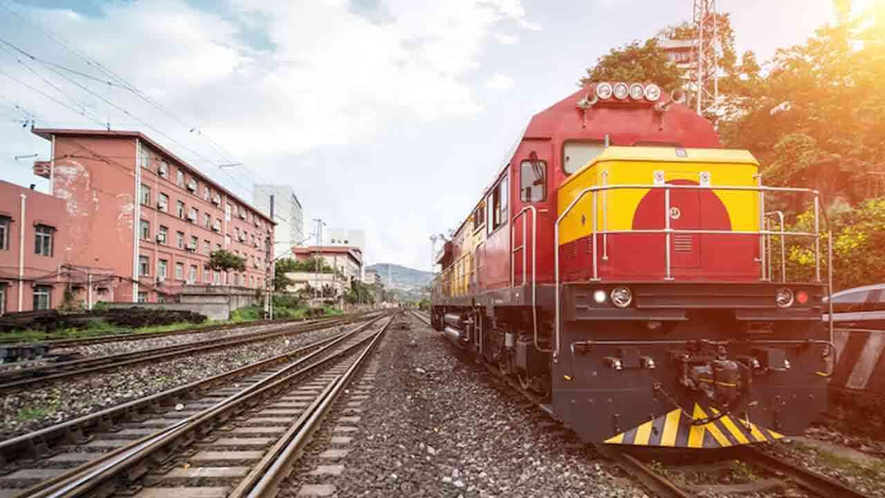 Railway Online Ticket : రైల్వే టికెట్ బుక్ చేస్తున్నారా.. కొత్త నిబంధనలు తెలుసుకోకపోతే జైలుకే..