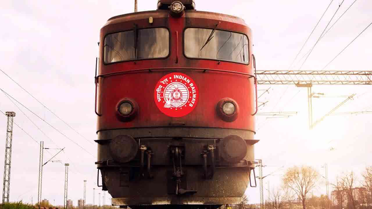 Train Ticket Booking : ఆన్‌లైన్ టికెట్ బుకింగ్‌పై రైల్వే శాఖ క్లారిటీ