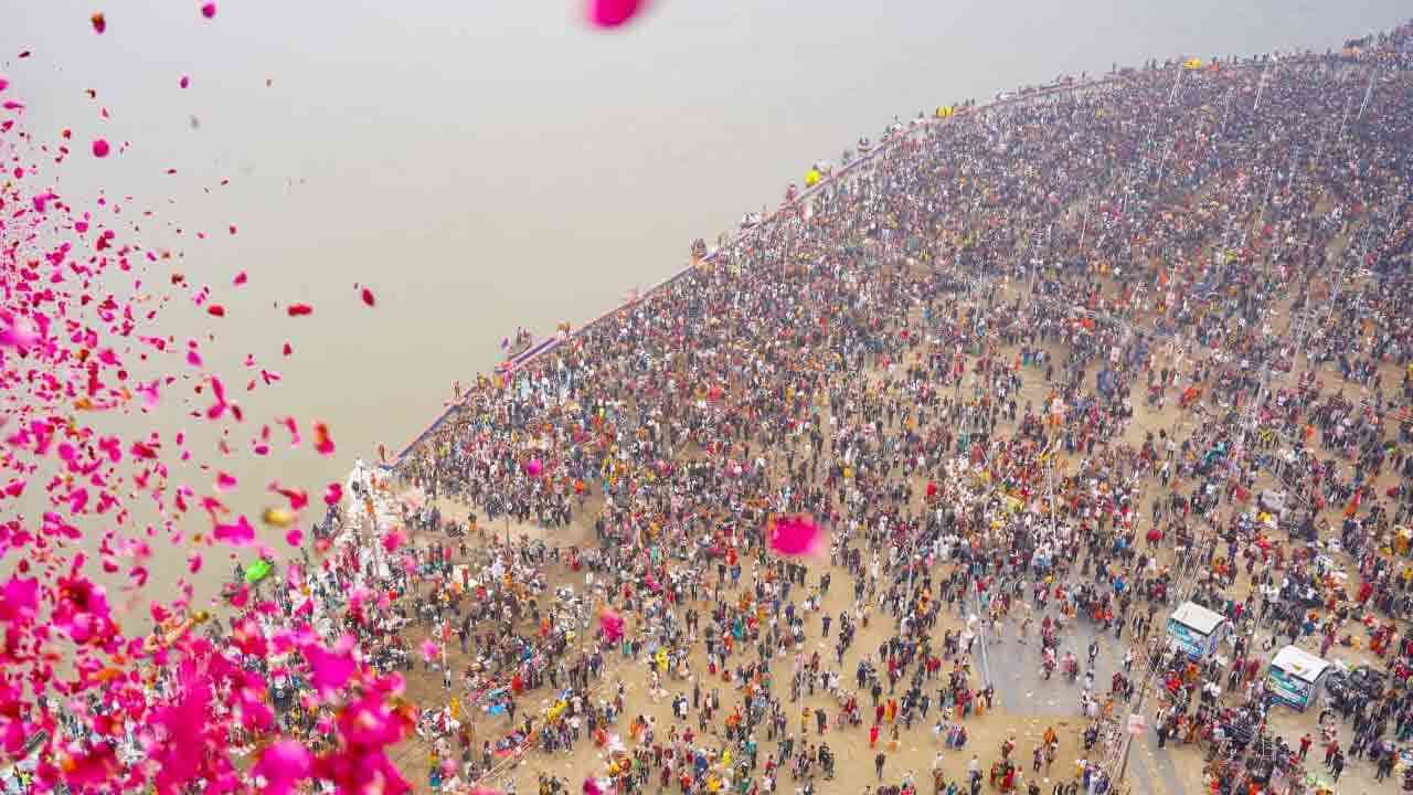 తెలుగువాళ్లు మహా కుంభమేళాకు వెళ్తున్నారా.. ఈ జాగ్రత్తలు పాటించండి