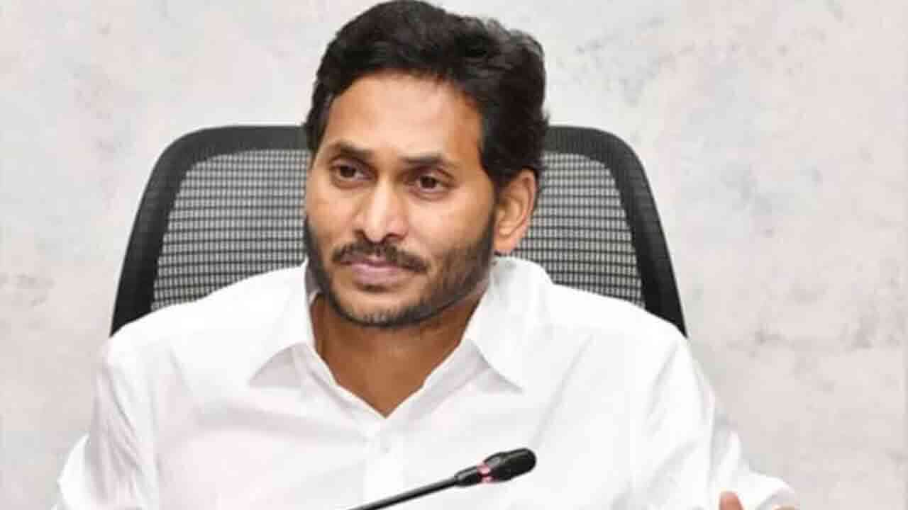 ఏపీ మాజీ ముఖ్యమంత్రి వైయస్ జగన్ పై పోలీసులకు ఫిర్యాదు 