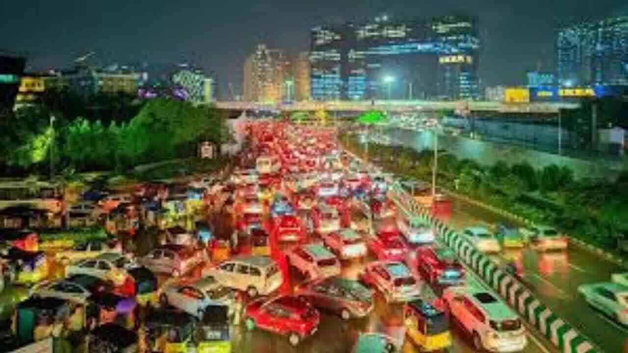 నూతన సంవత్సర వేడుకలు వేళ.. హైదరాబాదులో ట్రాఫిక్ ఆంక్షలు 