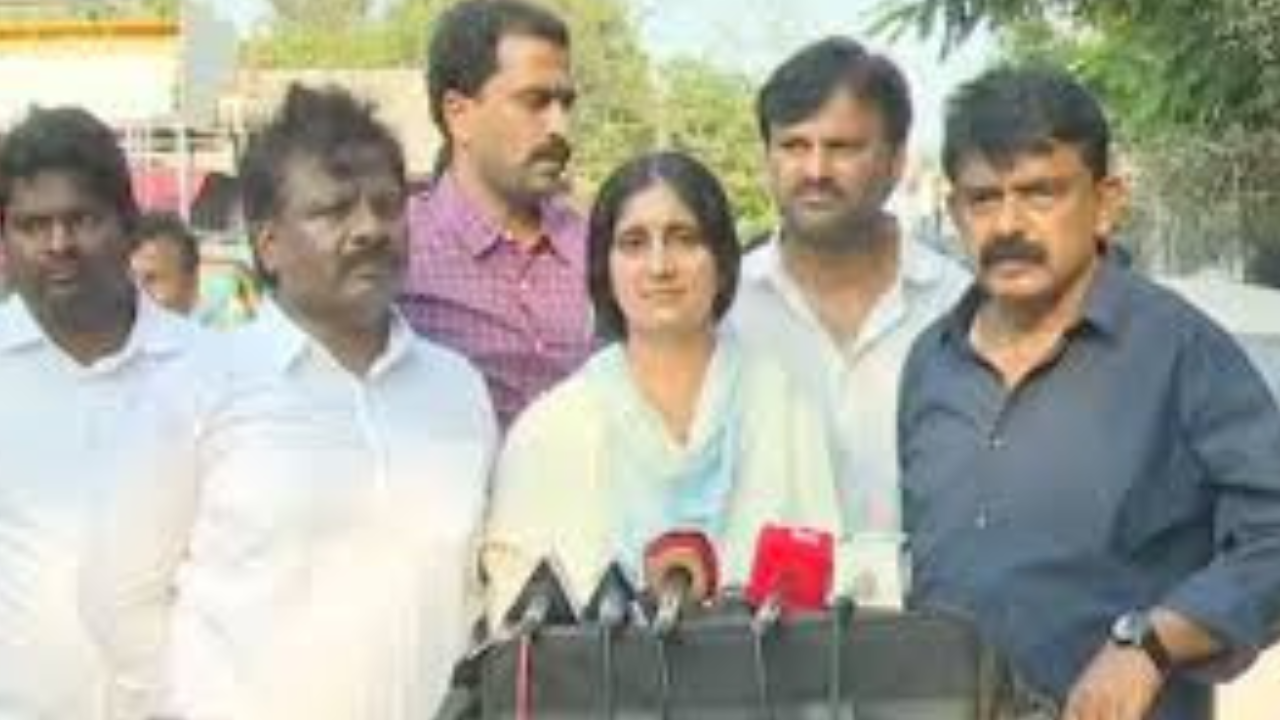 జైలులో వంశీని కలిసిన మాజీ మంత్రి పేర్ని నాని.. ఏమన్నారంటే.!