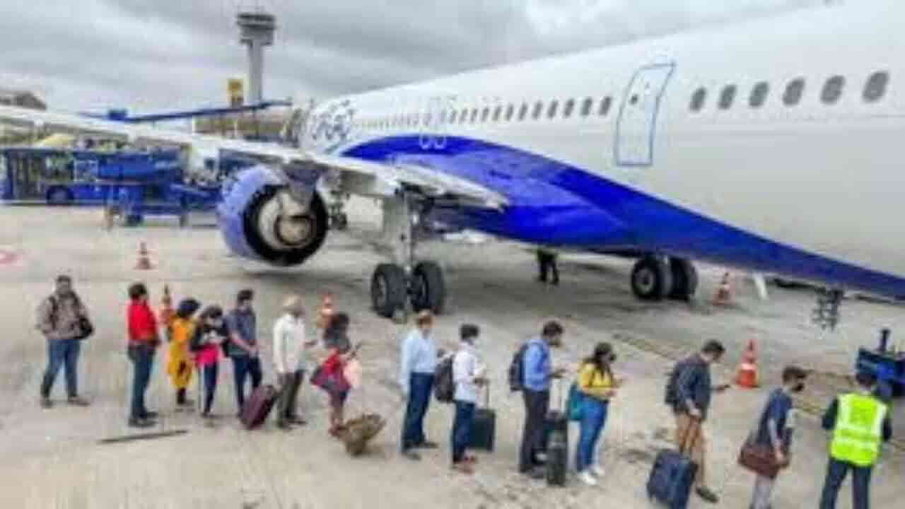 విమానయానానికి ఊపు.. దేశంలో గణనయంగా పెరిగిన విమాన ప్రయాణికులు 